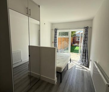 1 bedroom in a house share to rent - Photo 2