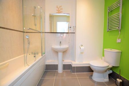 2 bedroom flat to rent - Photo 4