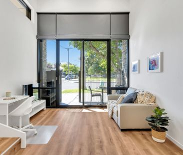 Loft Style Apartment - Fully Furnished! - Photo 6