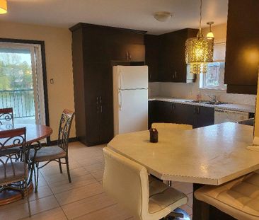 Haut de duplex à louer LIBRE IMMÉDIATEMENT (Bail 13 mois) - Photo 3