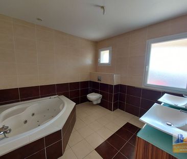 Location Maison 5 pièces 154m² - Photo 4