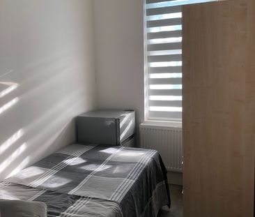 Room in a Shared House, Higham Road, N17 - Photo 4