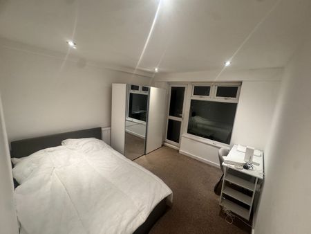 3 Bed Flat, St. John's Court, N4 - Photo 3