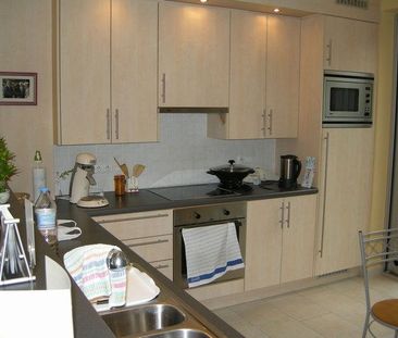 Ruim appartement met 2 slaapkamers gelegen op het gelijkvloers. - Photo 2