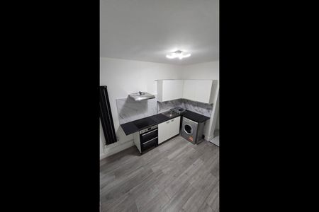 1 Bed Flat, Bristol Road, E7 - Photo 4
