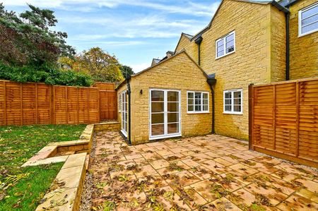 A beautfiully restored four bedroom Cottage - Photo 4