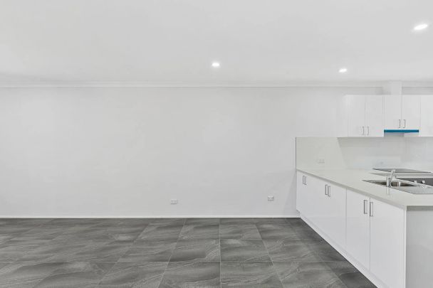 Brand New 2 Bedroom 2 Bathhrom Ground Floor Unit - Photo 1