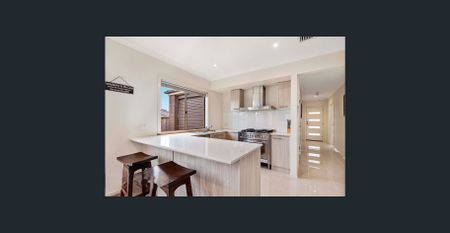 MODERN FAMILY HOME IN PRIME LOCATION - DOREEN - Photo 4