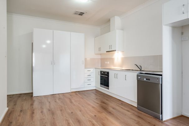 214/27-29 Metro Parade - Photo 1