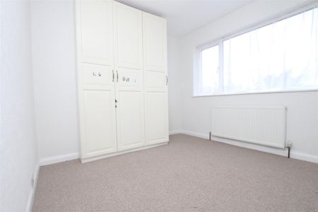 2 bedroom Maisonette to let - Photo 3