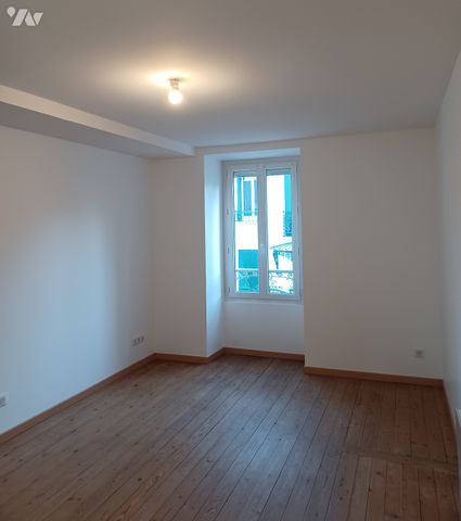 A 2 pas des commerces et à proximité de la gare de Bréval. Appartement de 2 pièces en duplex. - Photo 3