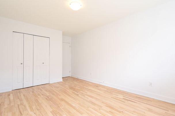 4570 Chemin Queen Mary - Photo 1