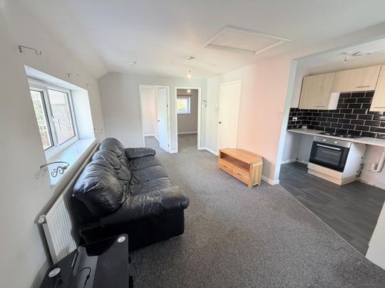 2 bedroom Flat To Let Total Size: 474 SQ FT - Photo 1