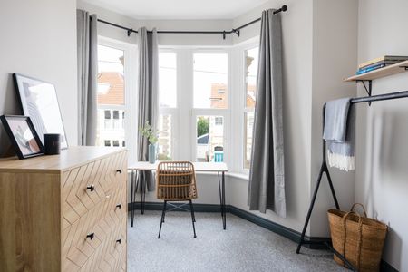 8 Bed Terraced House, Downend Road, BS16 - Photo 2