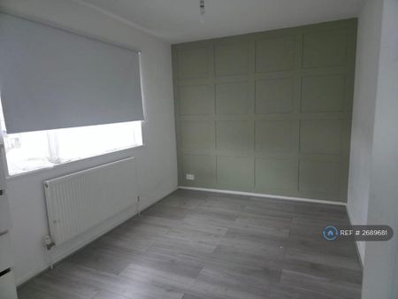 6 bedroom semi-detached house to rent - Photo 5