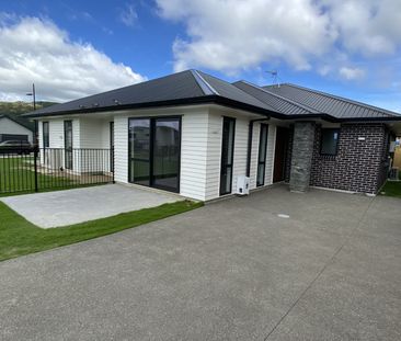 68 Hokioi Drive, Kenepuru - Photo 2