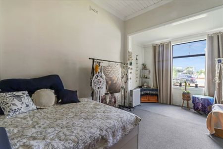 Charming East Geelong Home Awaits You! - Photo 2