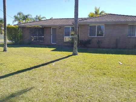 BURPENGARY - CLOSE & EASY - Photo 2