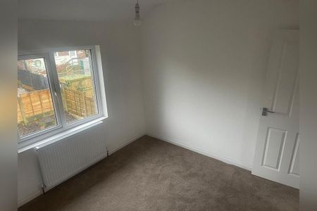 3 bedroom semi-detached house to rent - Photo 4