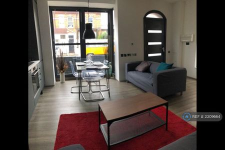 2 bedroom semi-detached house to rent - Photo 4