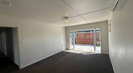 Large Sunny Deck - Photo 3