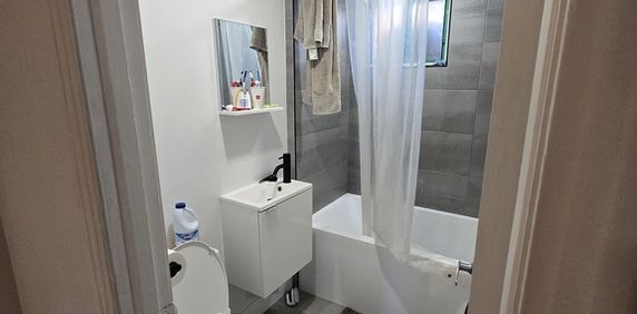2 Chambres - 1 Salle De Bain - Photo 2
