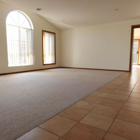 Single Level Three Bedroom Home. - Photo 4