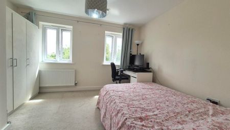 4 bedroom town house to rent College Drive - LU5 - Photo 4