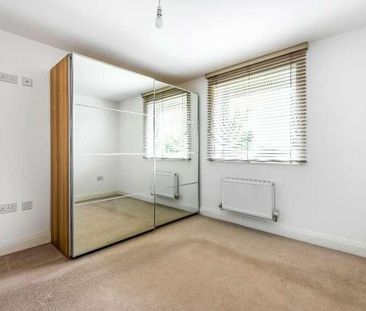 Walsham Court, Ickenham, UB10 - Photo 4