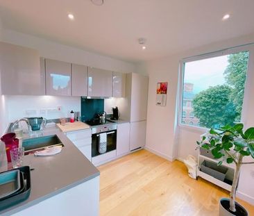 1 bedroom in a flat share to rent - Photo 4