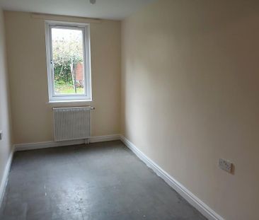 2 bedroom ground floor flat to rent - Photo 3