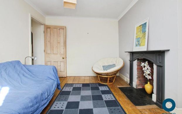 Beautifully presented two bedroom flat in Cotham. - Photo 1