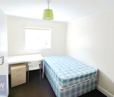 4 bedroom flat to rent - Photo 1