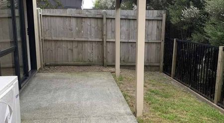 Black Beech Beauty!! - 4 Bedrooms, upstairs rumpus/office and much more - Photo 3