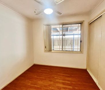 Large 4 Bedroom Family Home with Studio / 5th Bedroom - Photo 6