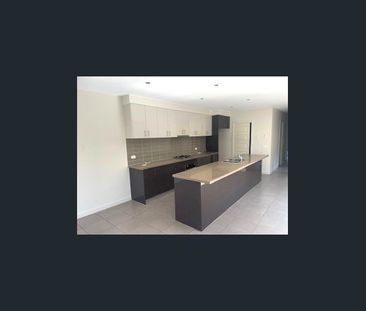 Spacious townhouse! - Photo 2