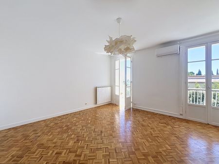 Location Appartement 4 pièces 98m² NICE 06000 - Photo 3