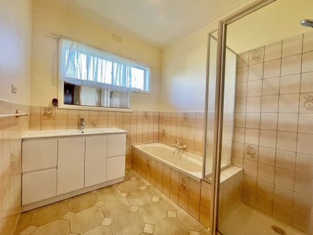 Spacious family home in an exceptional lifestyle location - Photo 4