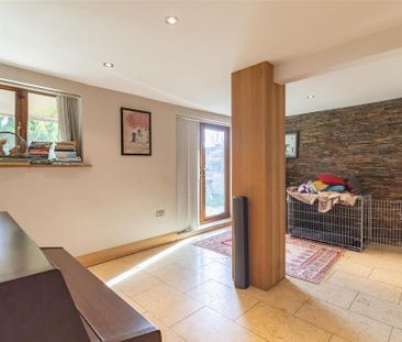 5 bedroom detached house to rent - Photo 3