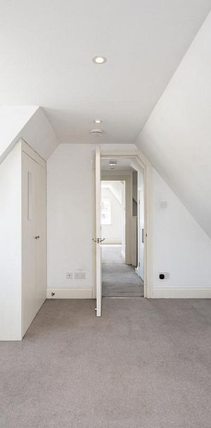 2 bedroom flat in Kingston upon Thames - Photo 1