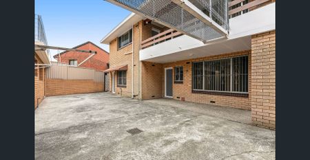 Spacious Three Bedroom Duplex - Photo 5