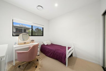 LUXURY TOWNHOUSE WITH BUSHLAND OUTLOOK - Photo 5