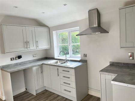 2 bedroom semi-detached house to rent - Photo 5