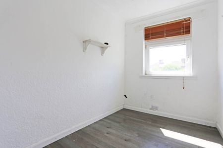 Price £1,900 pcm - Available Now - Part Furnished - Photo 5