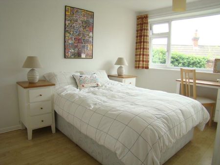 2 Bedroom Town House To Rent in Lenton - Photo 2