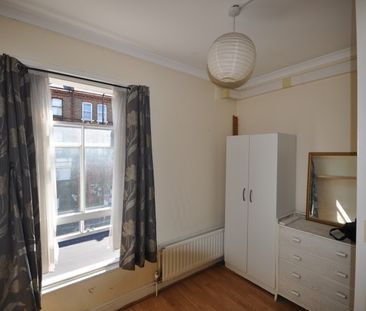 One Bedroom House to rent in London - Photo 2