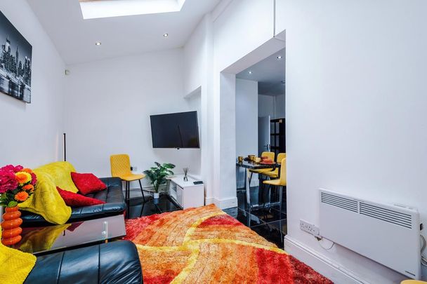 5 bedroom end of terrace house to rent - Photo 1