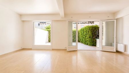 Location Appartement 4 pièces 108m² CANNES 06400 - Photo 2