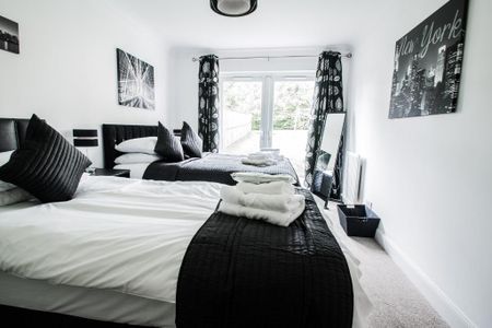 4 bedroom terraced house to rent - Photo 3