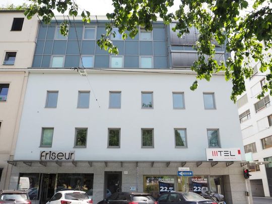 Hessenplatz! Schöne, gepflegte Wohnung mit Balkon, 85 m² WNFL im 1. OG mit Lift, Garage optional! Landstraßennähe! - Photo 1